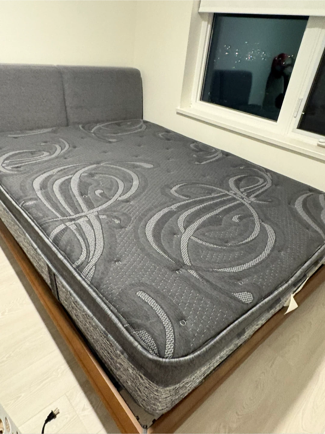 Beautyrest World Class Queen Mattress