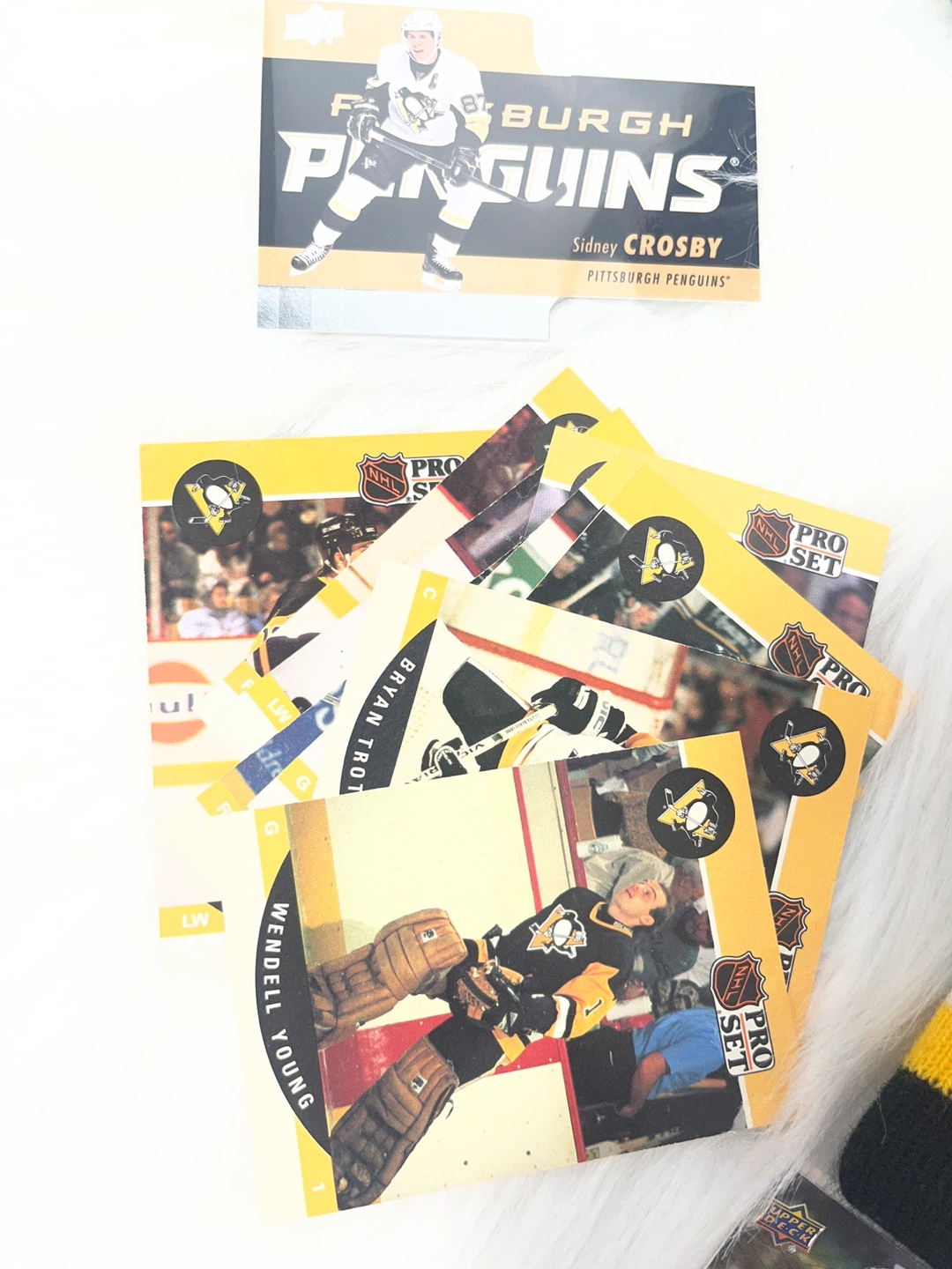 Penguins Lot: Crosby Tin, Mitchell & Ness Beanie & Cards Set - photo 5