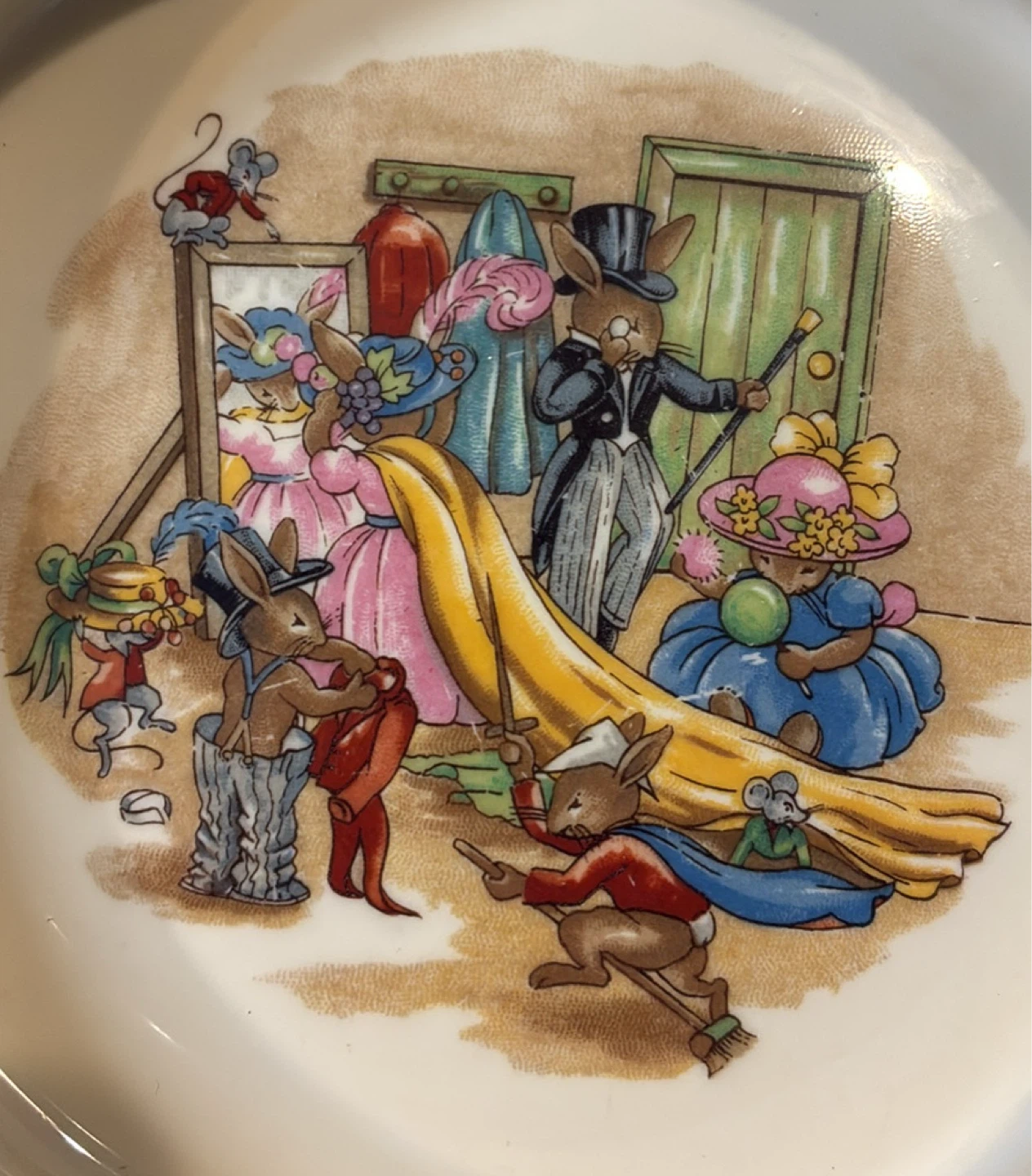 Vintage Royal Doulton Bunnykins “Dressing Up” Bowl - photo 2