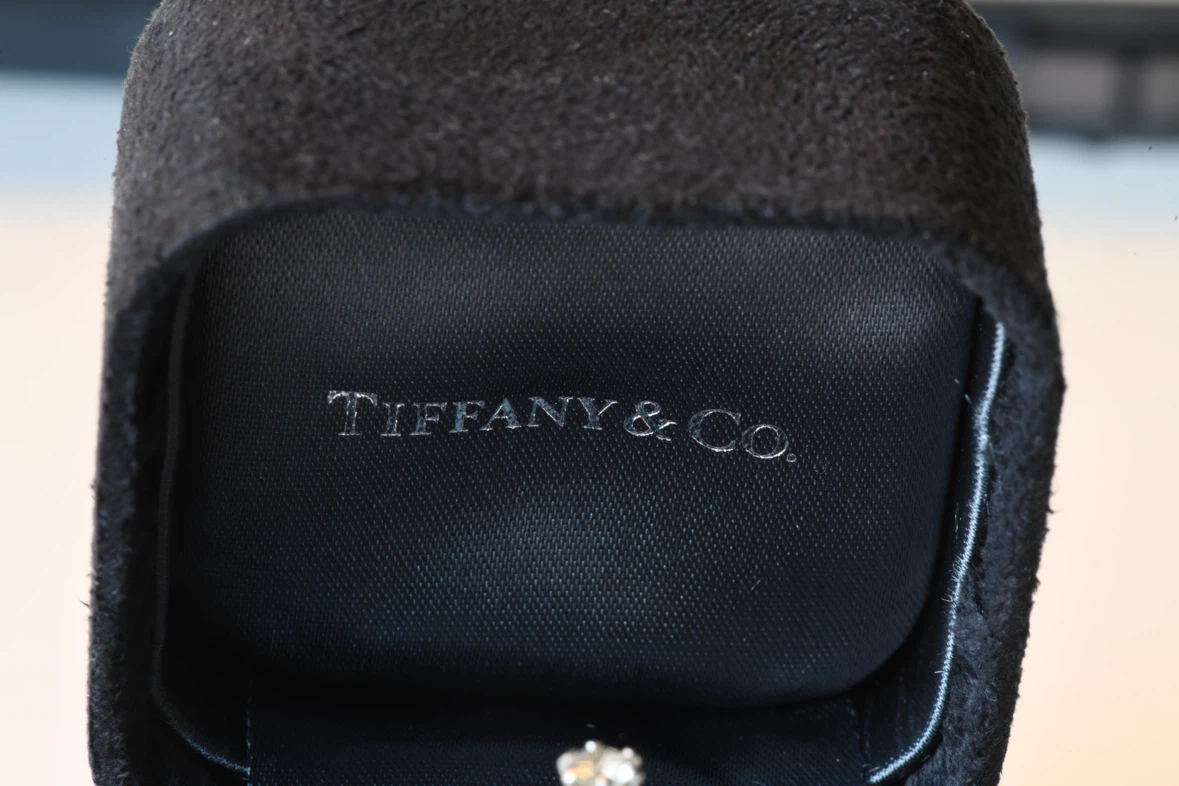 Tiffany & Co. Platinum Diamond Ring (obo)trades for electronics! - photo 3