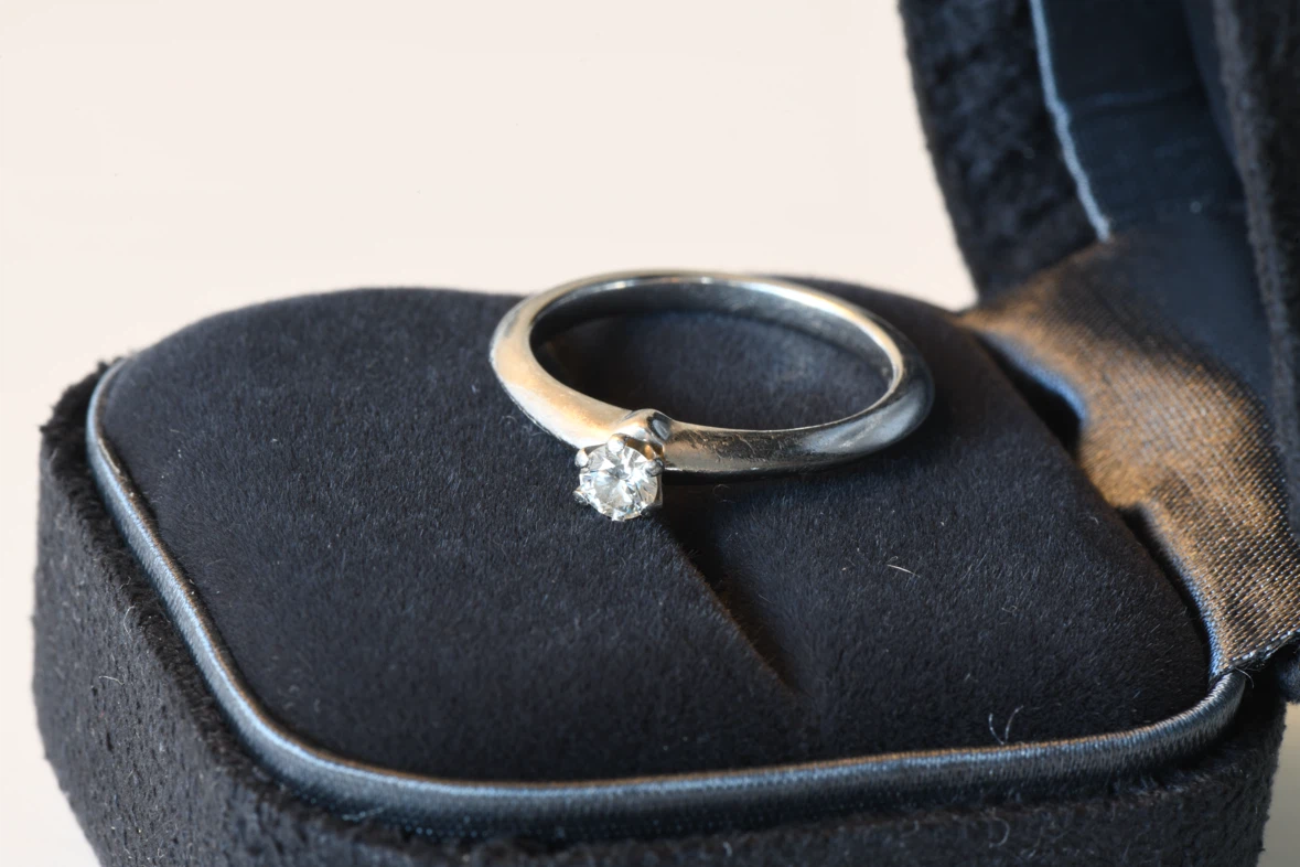Tiffany & Co. Platinum Diamond Ring (obo)trades for electronics! - photo 5