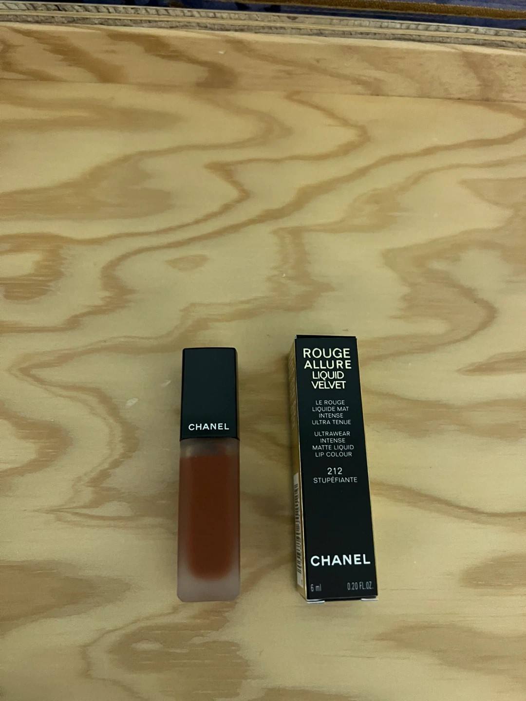 CHANEL Rouge Allure Liquid Velvet 212 Stupefiante