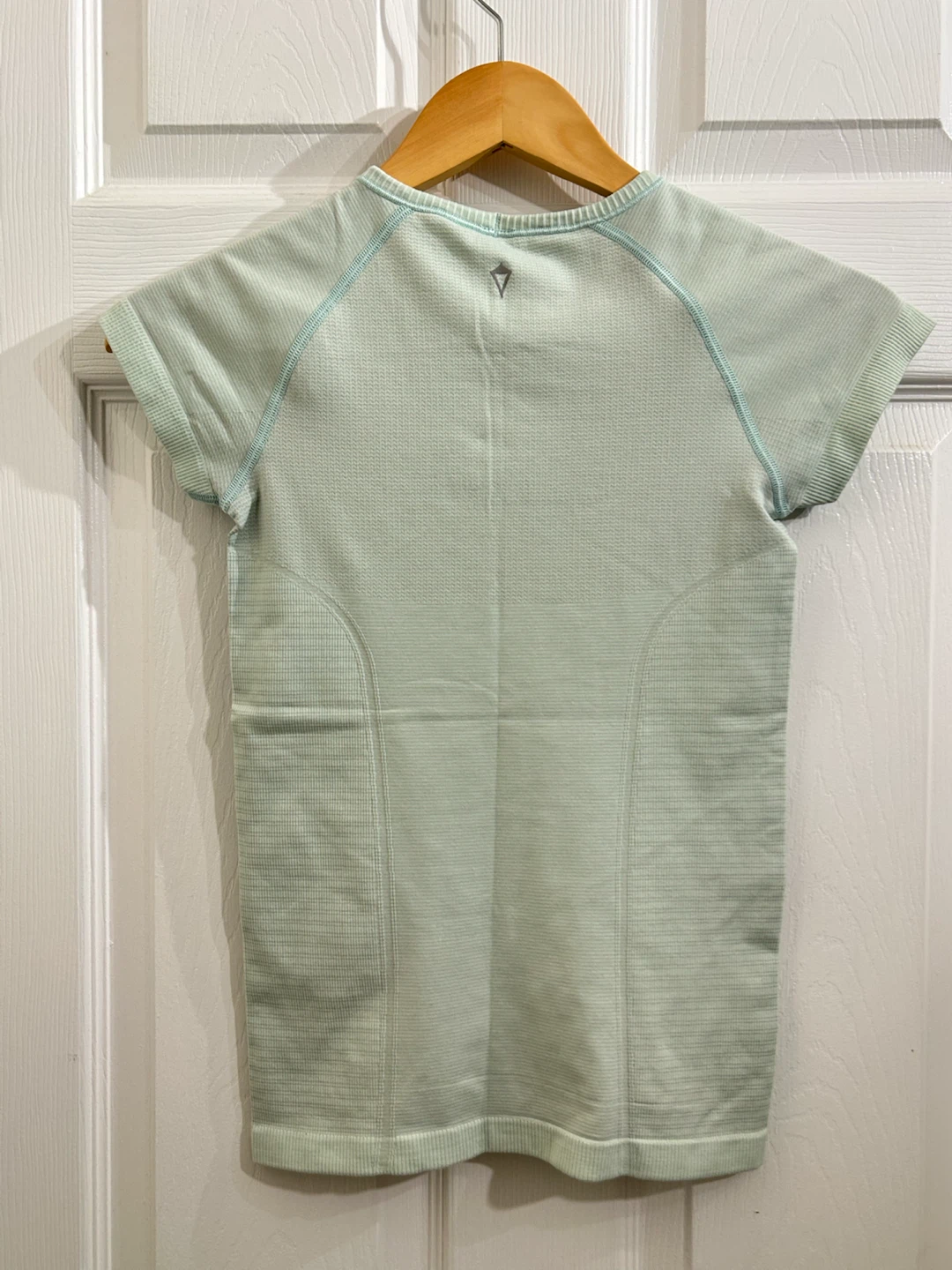 Ivivva short sleeve athletic shirt, size 10 - photo 3