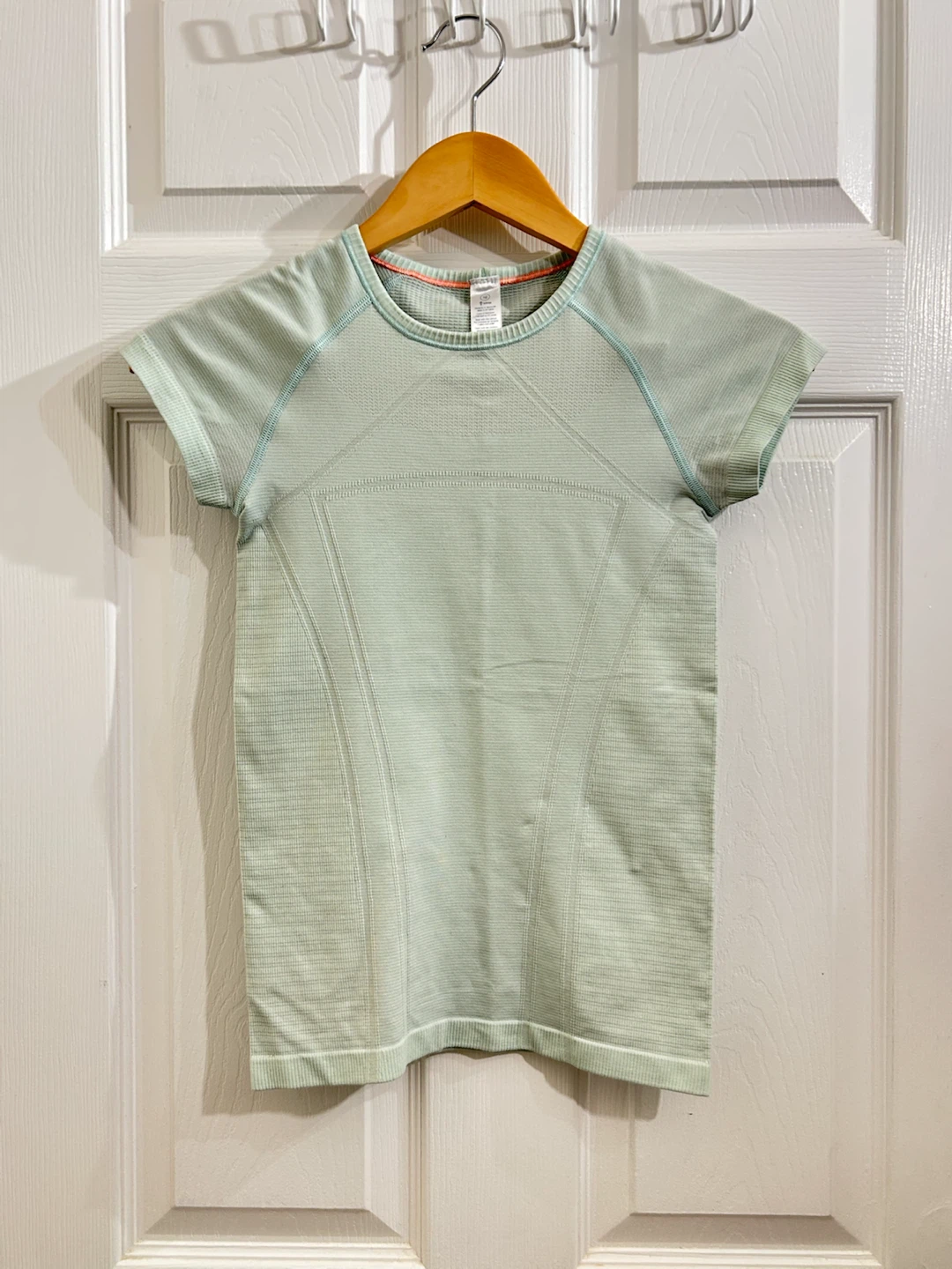 Ivivva short sleeve athletic shirt, size 10 - photo 2