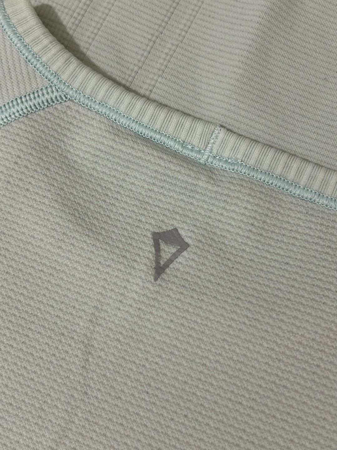 Ivivva short sleeve athletic shirt, size 10 - photo 4