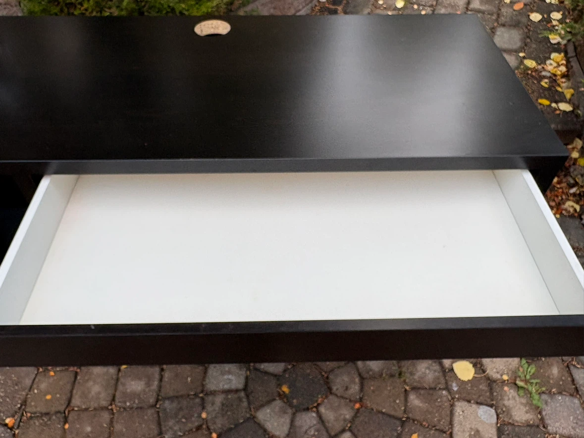 IKEA Micke desk with shelves - photo 4