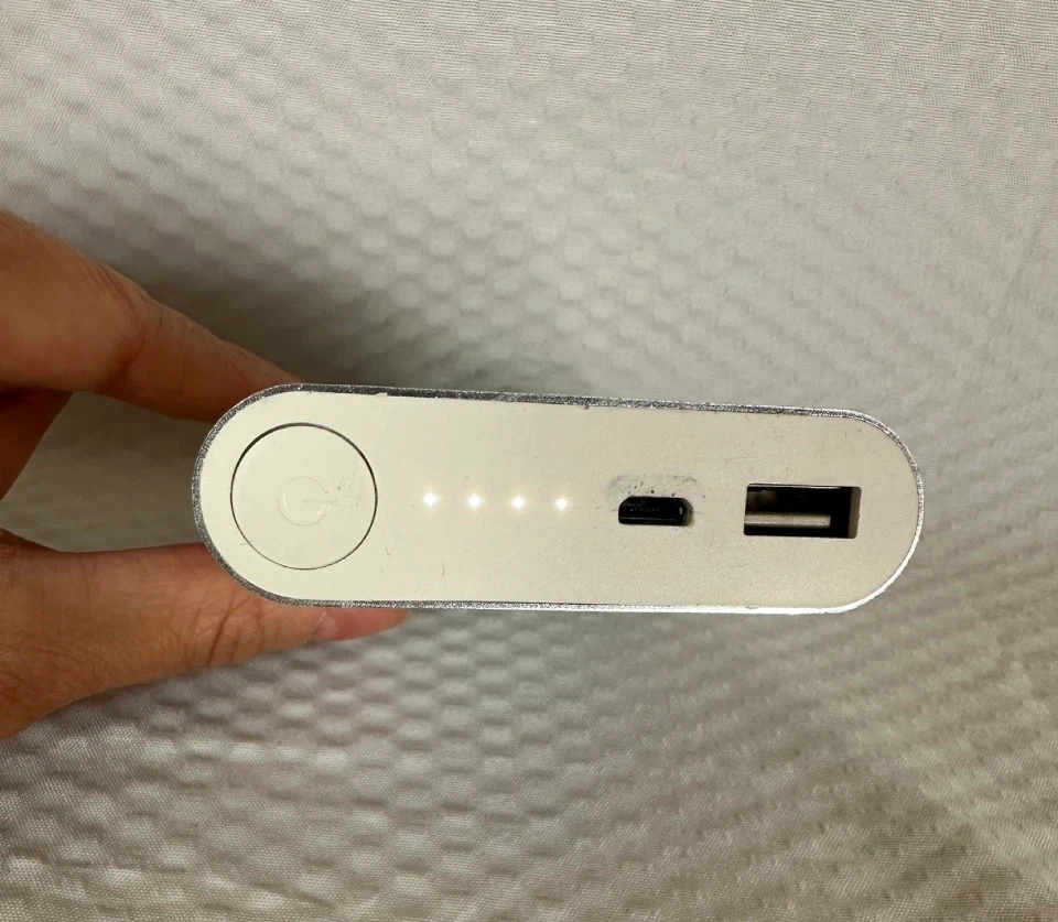 Not for cell phones Power bank w/ micro USB cable - photo 5