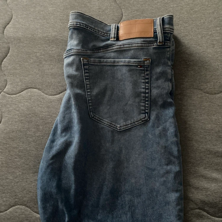 Tommy Hilfiger Straight Leg Jeans 42x32