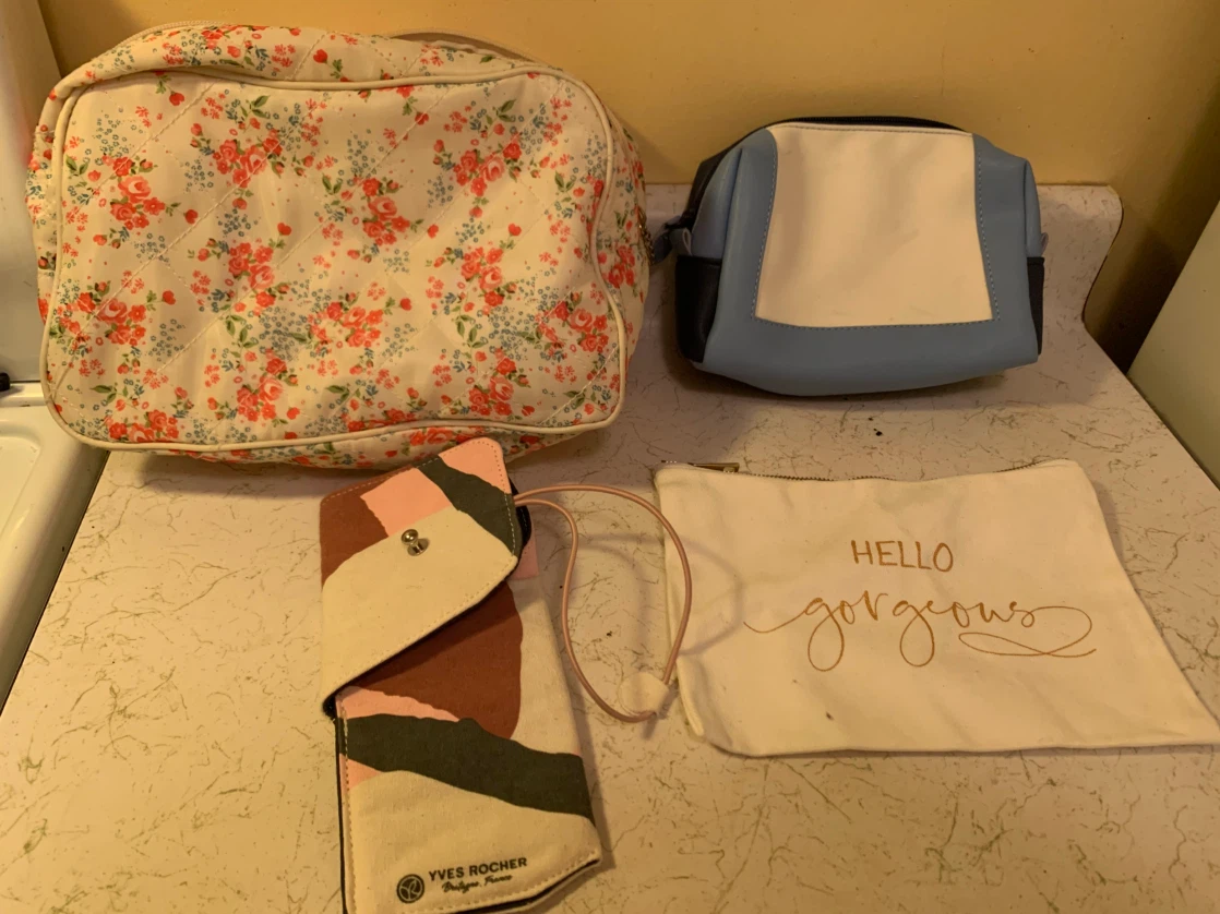 Assorted handbags and cosmetic pouches collection - photo 3