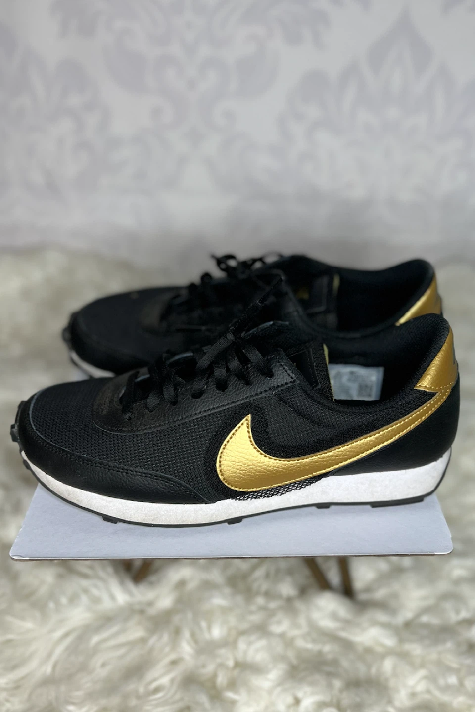 Nike Black and Gold Sneakers - photo 2