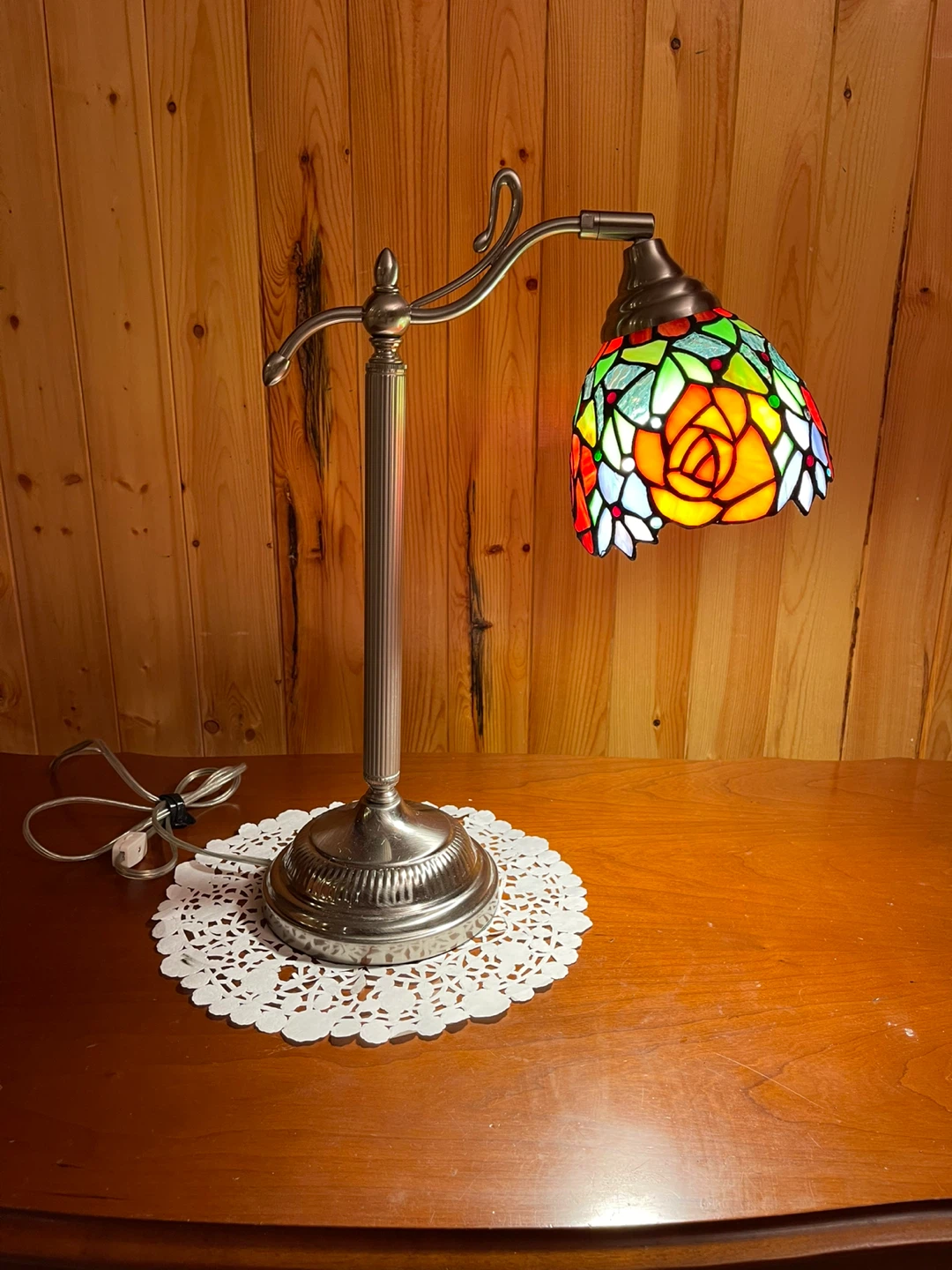 A beautiful Tiffany Style stained glass gooseneck table lamp
