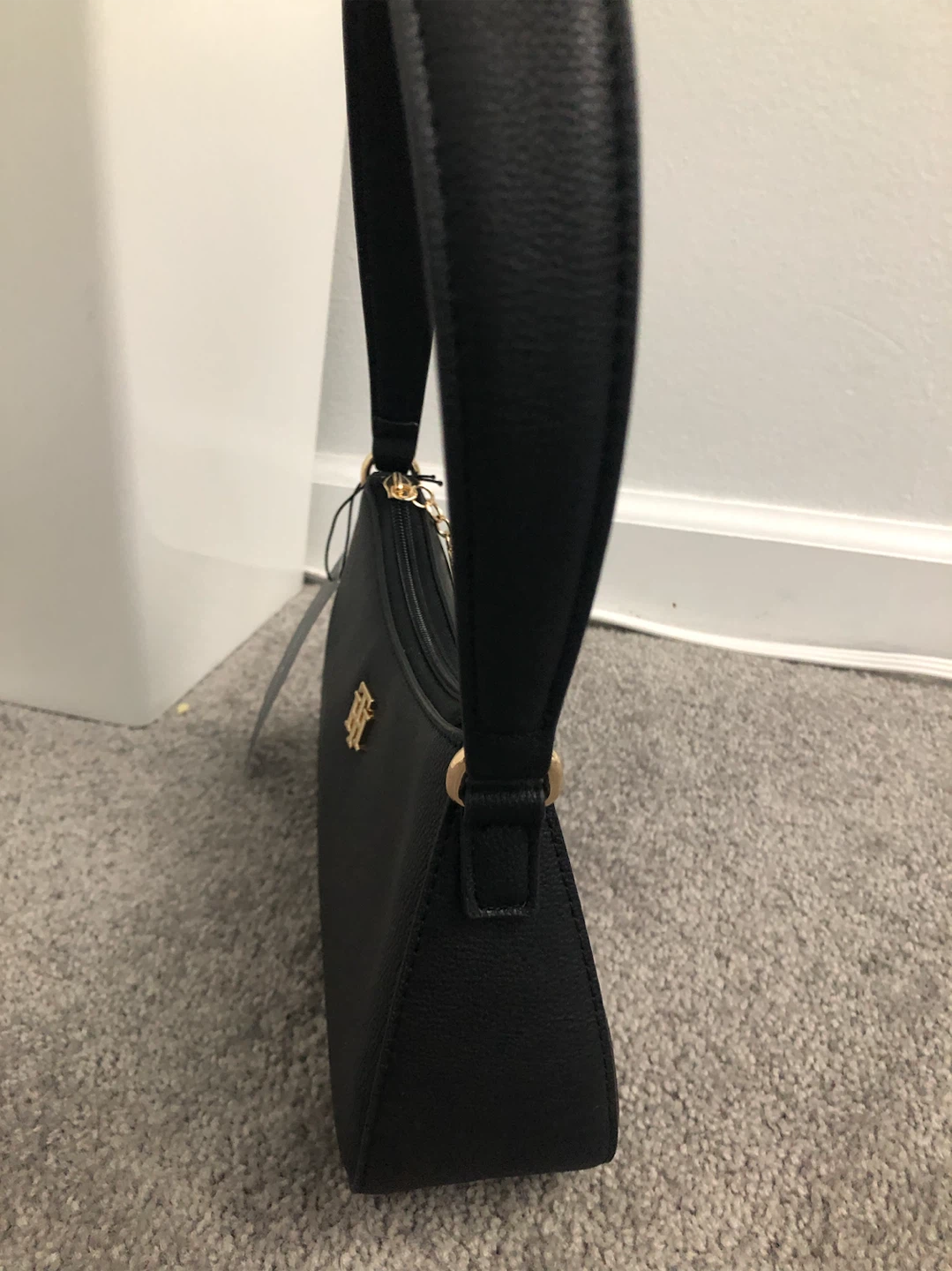 Tommy Hilfiger Black Shoulder Bag - photo 4