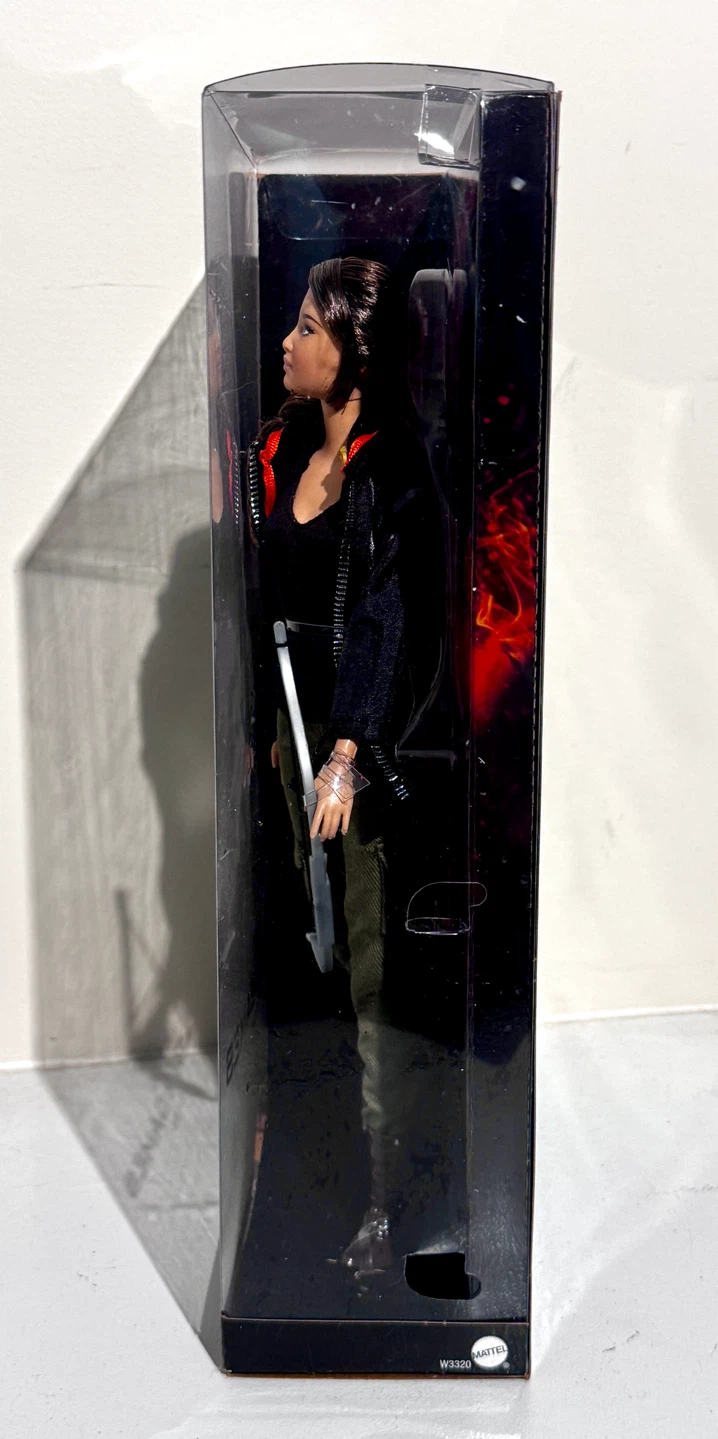 Barbie Collector The Hunger Games Katniss Everdeen Doll - photo 4