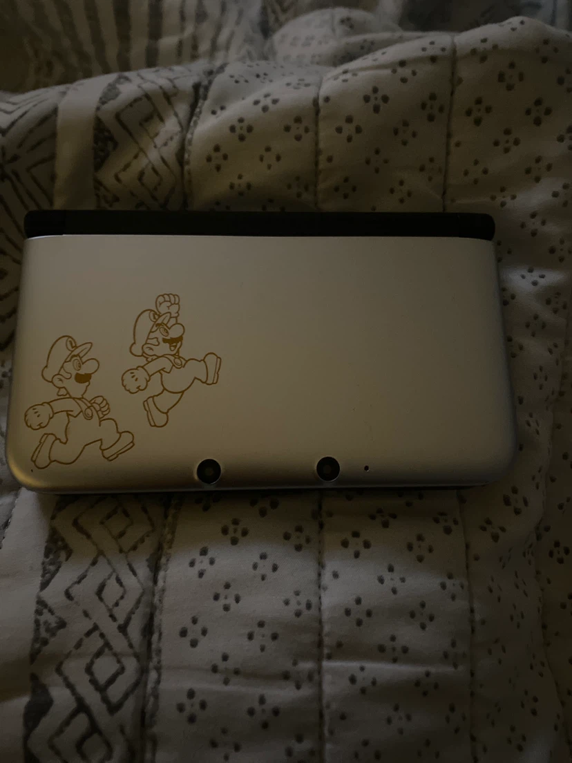Nintendo 3DS XL Year of Luigi Limited Edition