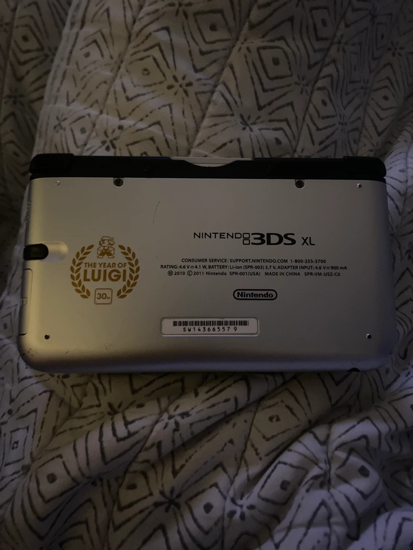 Nintendo 3DS XL Year of Luigi Limited Edition - photo 4