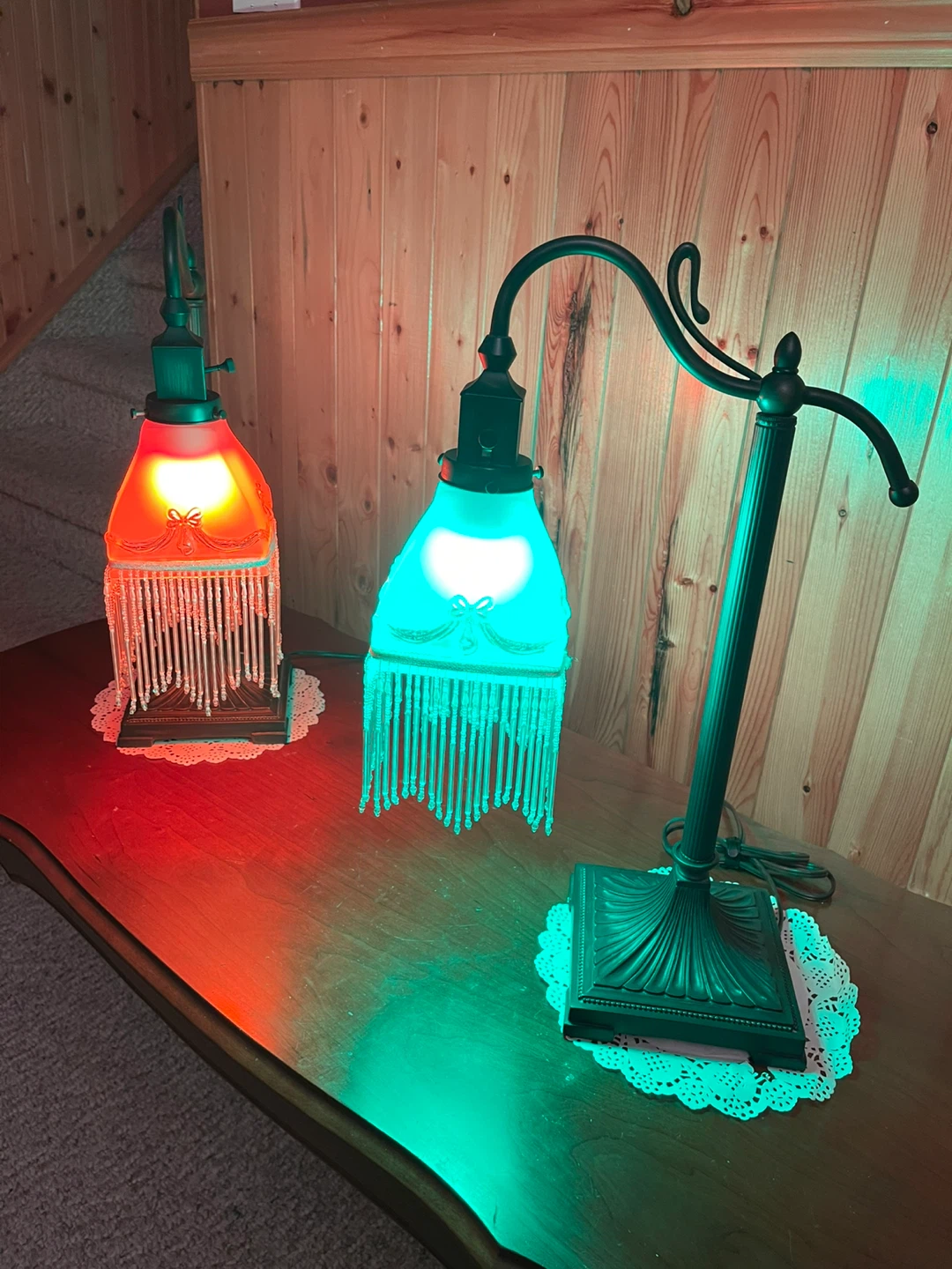 A beautiful stained glass table lamp ($75 per lamp) - photo 2