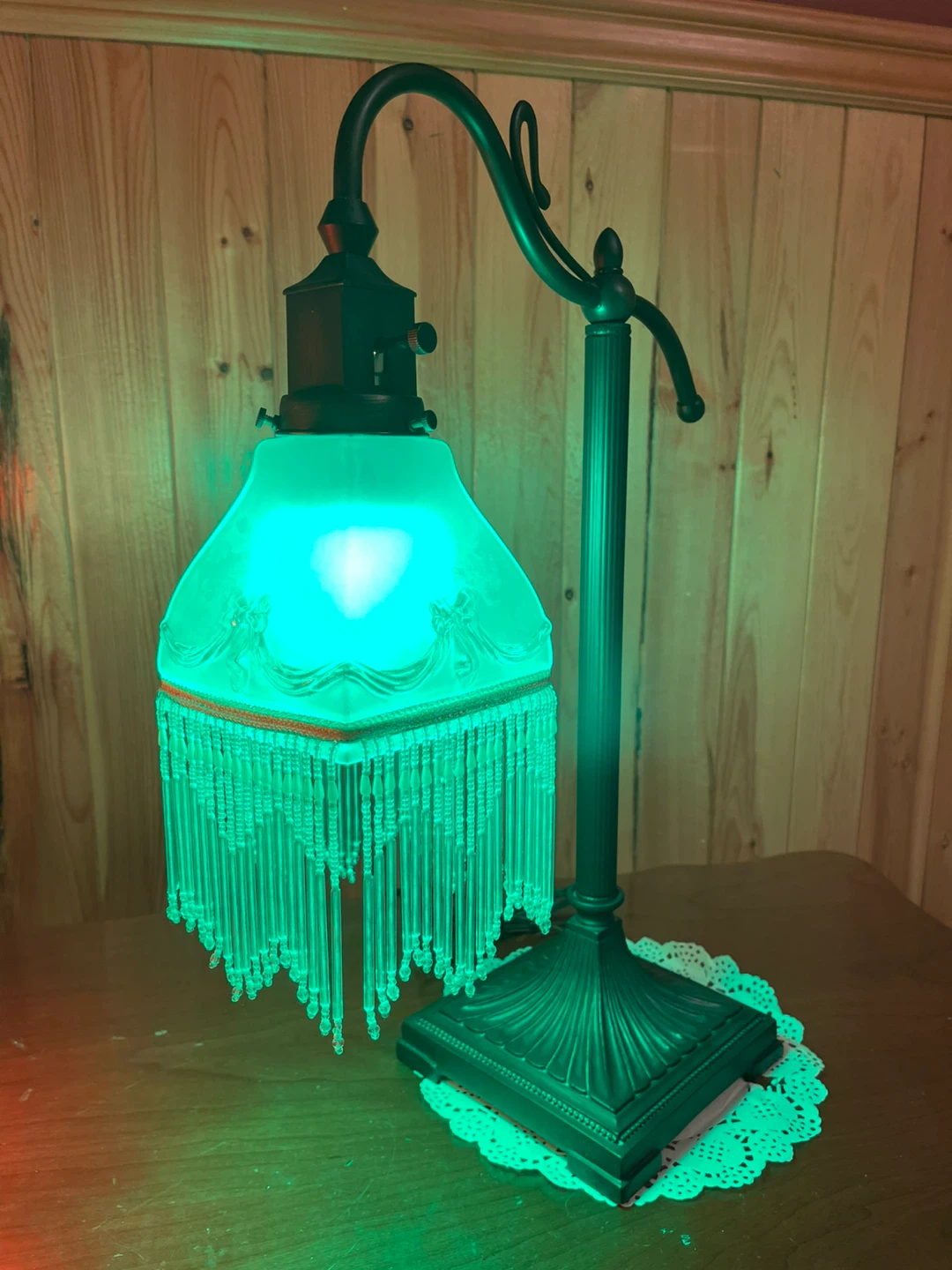 A beautiful stained glass table lamp ($75 per lamp) - photo 3