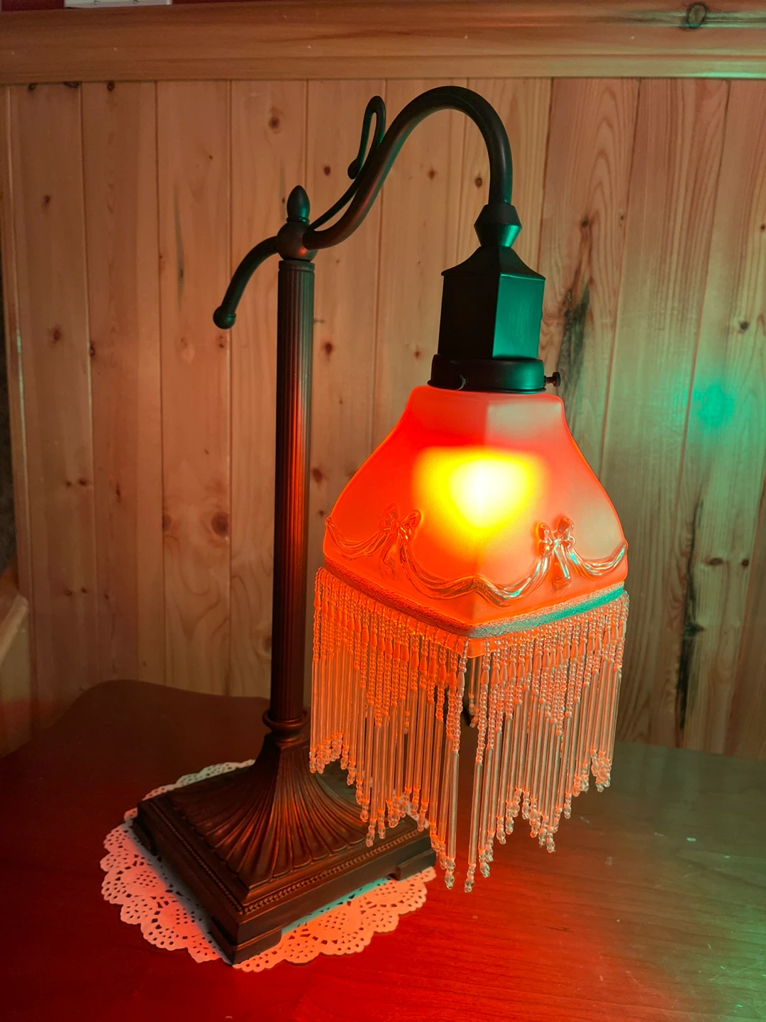 A beautiful stained glass table lamp ($75 per lamp) - photo 4