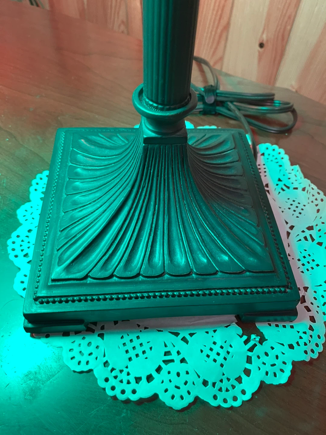 A beautiful stained glass table lamp ($75 per lamp) - photo 5