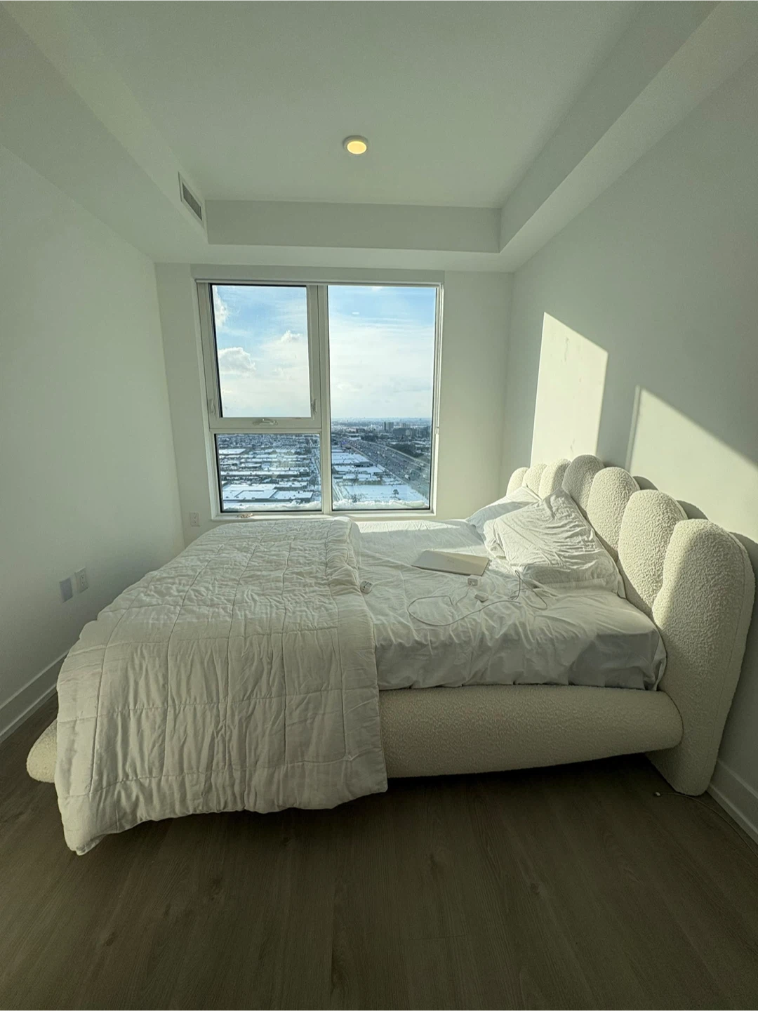 Modern Cream Boucle Fabric Queen Floating Bed+ Mattress - photo 2