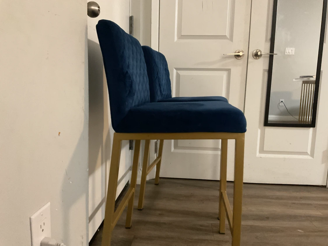 Set of two navy blue velvet bar stools - photo 4
