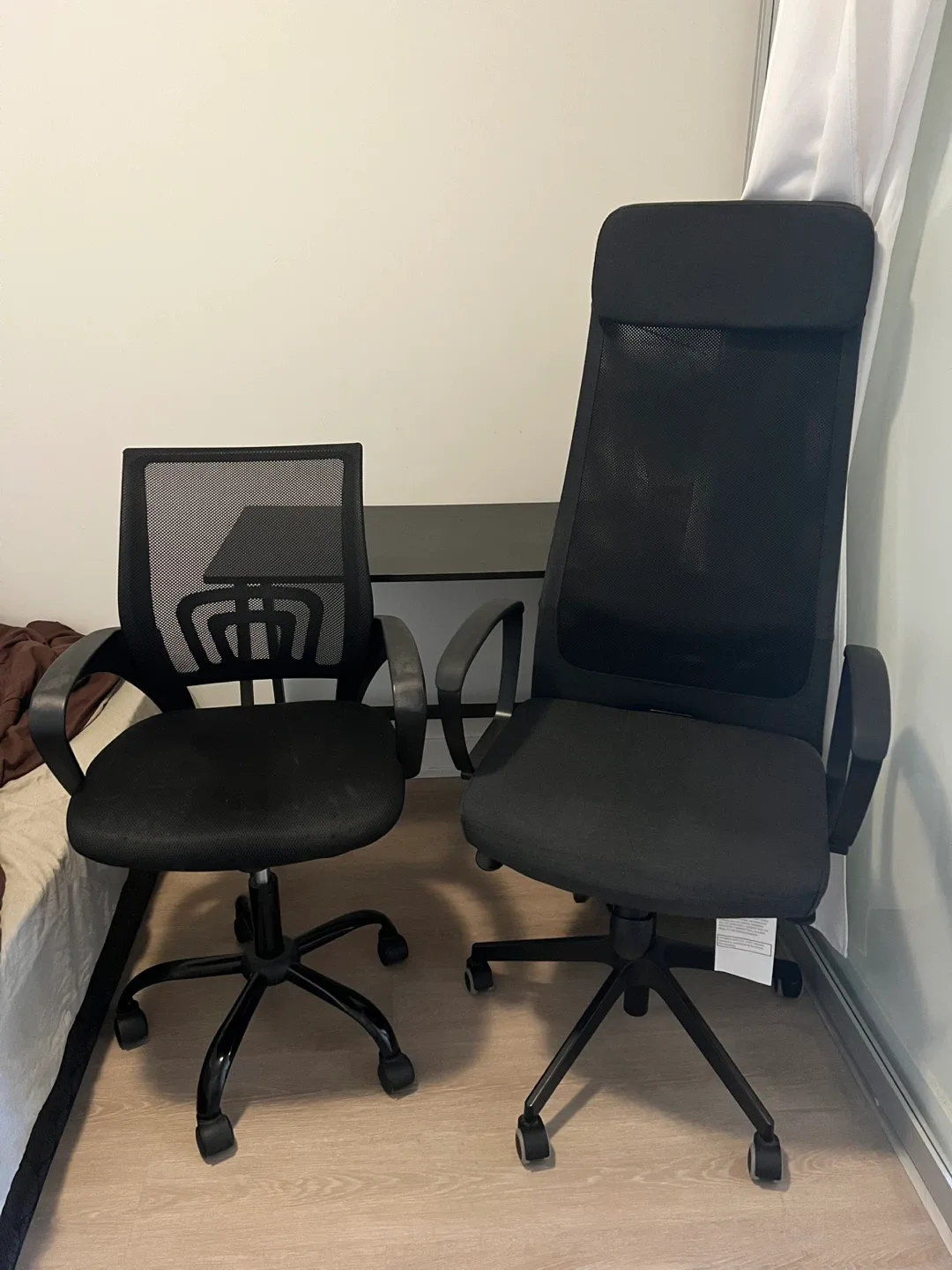 2 office chairs 20$ each