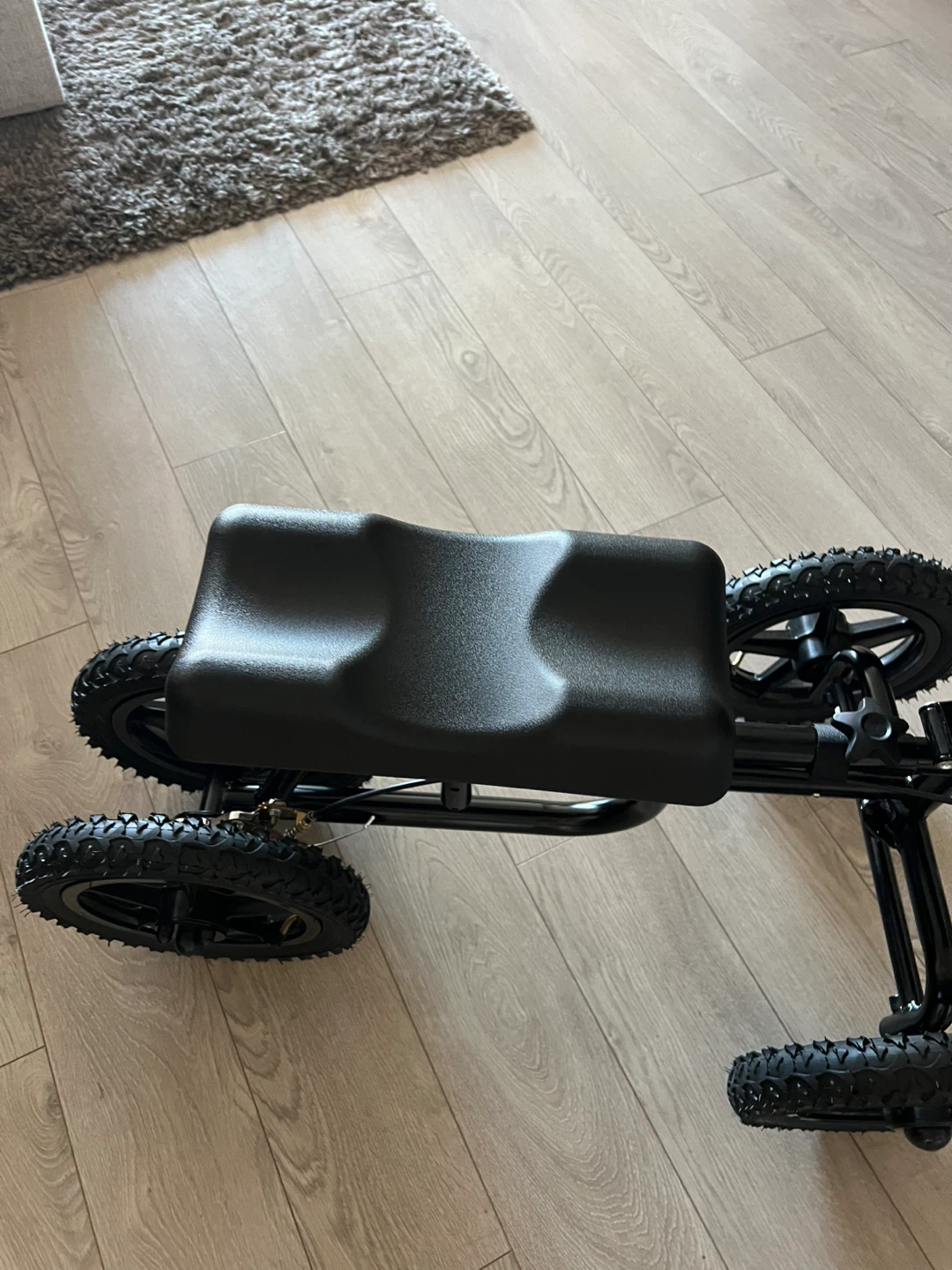VEVOR indoor/outdoor 4-wheel rider - photo 4