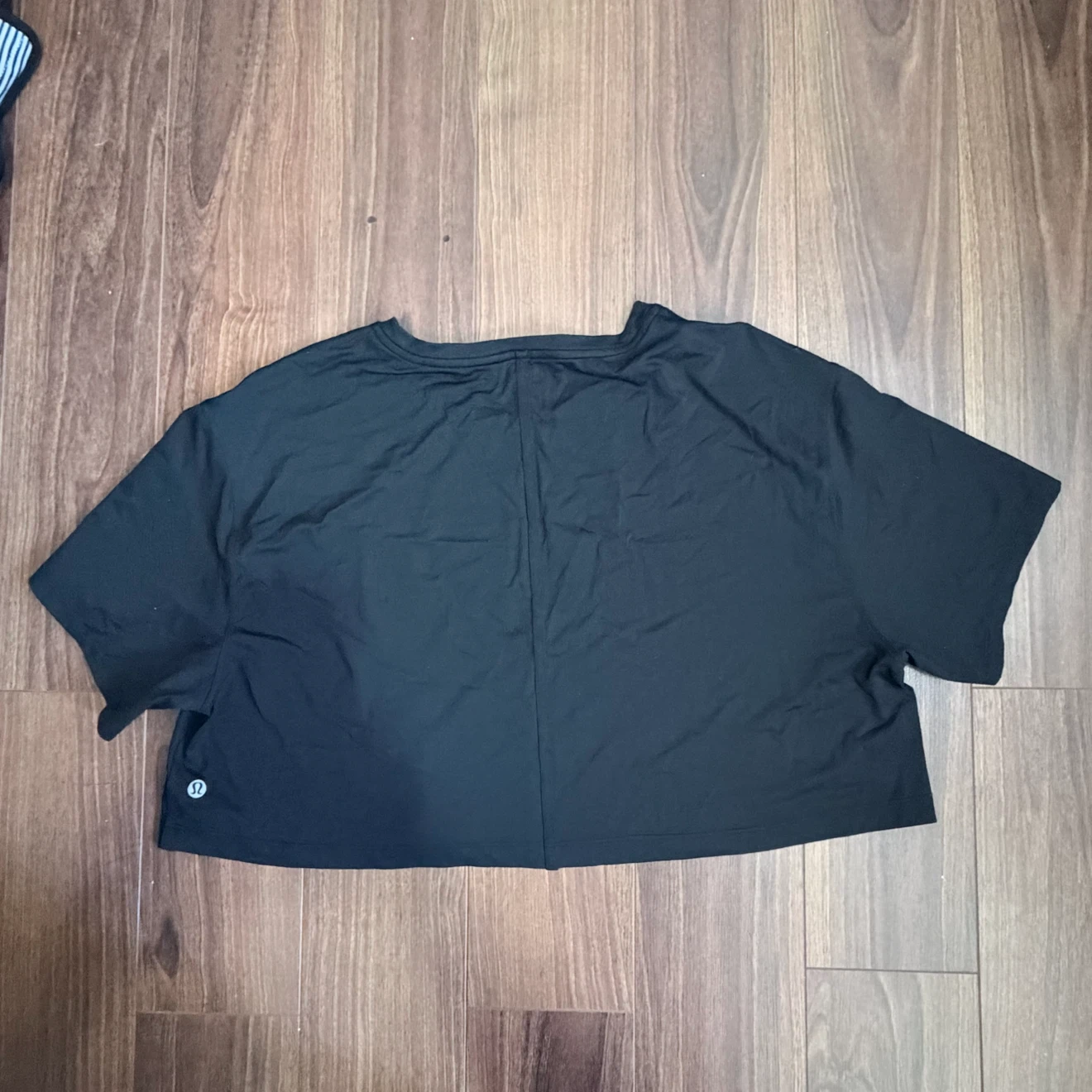 Lululemon Black Cropped T-Shirt - photo 2