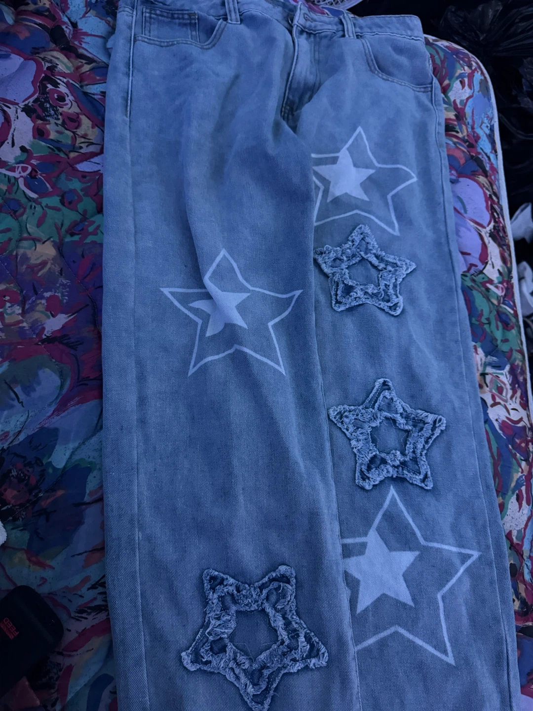 Light wash jeans with star detailing - photo 2