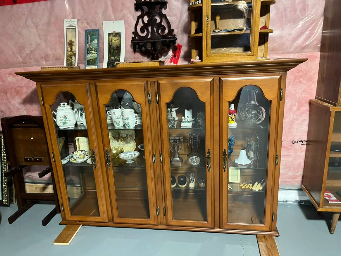Solid Wood Dining Table and Hutch Set - photo 3