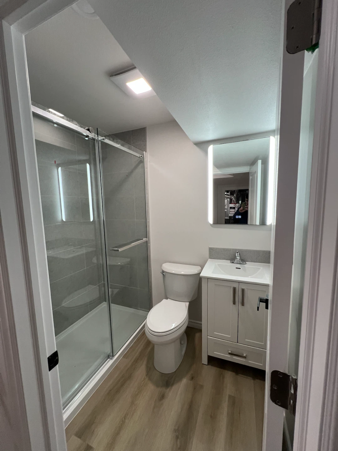 Basement suite 2 bedroom and 1 bathroom - photo 2