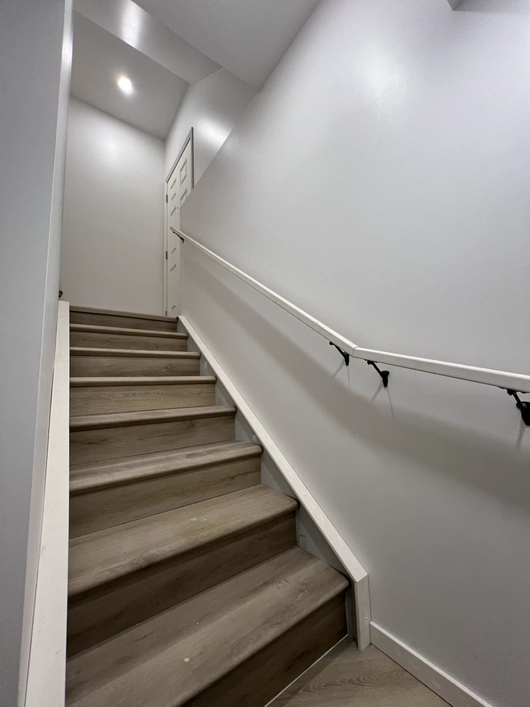 Basement suite 2 bedroom and 1 bathroom - photo 3