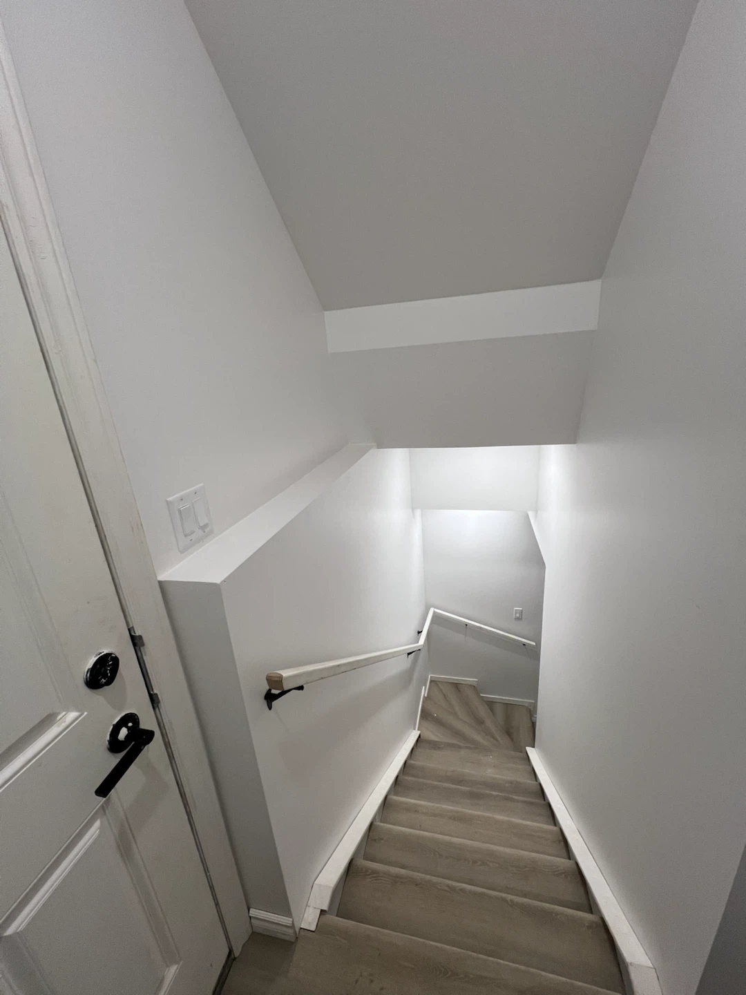 Basement suite 2 bedroom and 1 bathroom - photo 4