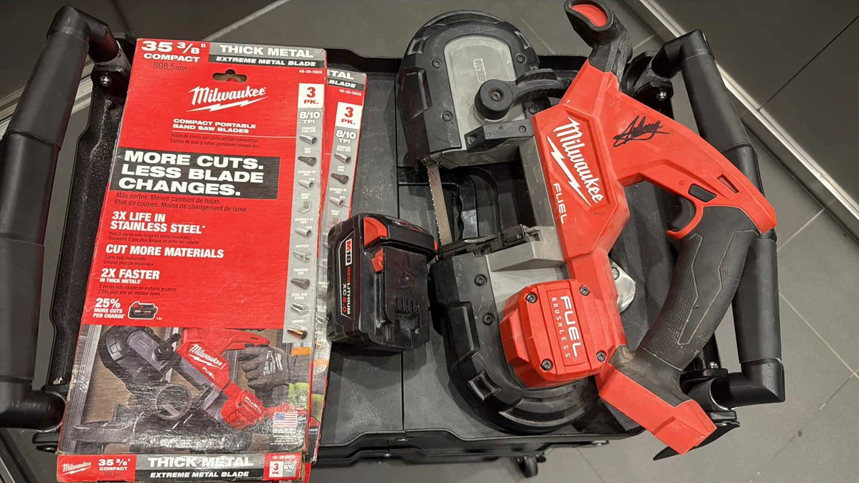Milwaukee Fuel Cordless Band Saw