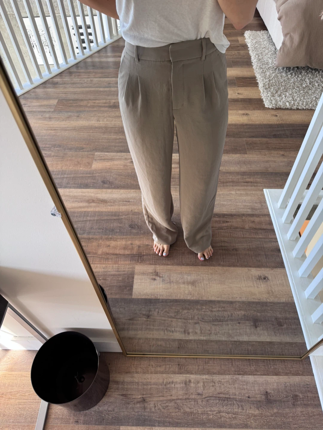 Aritzia The Effortless Pant, Size 6 - photo 4