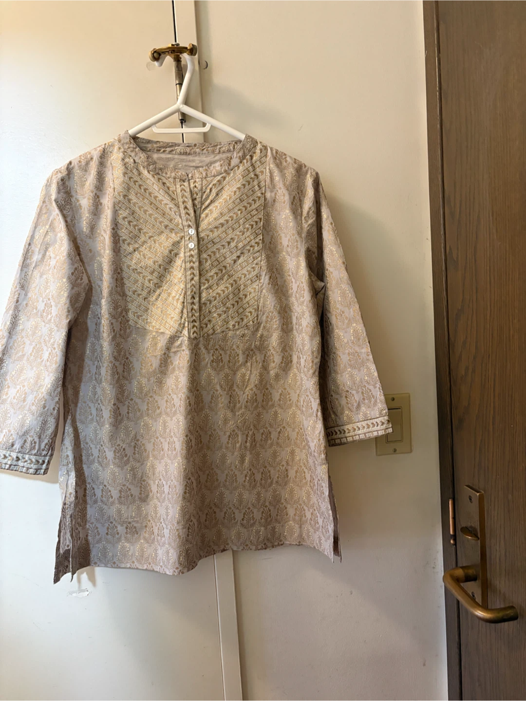 Gold and beige patterned tunic_Size Large