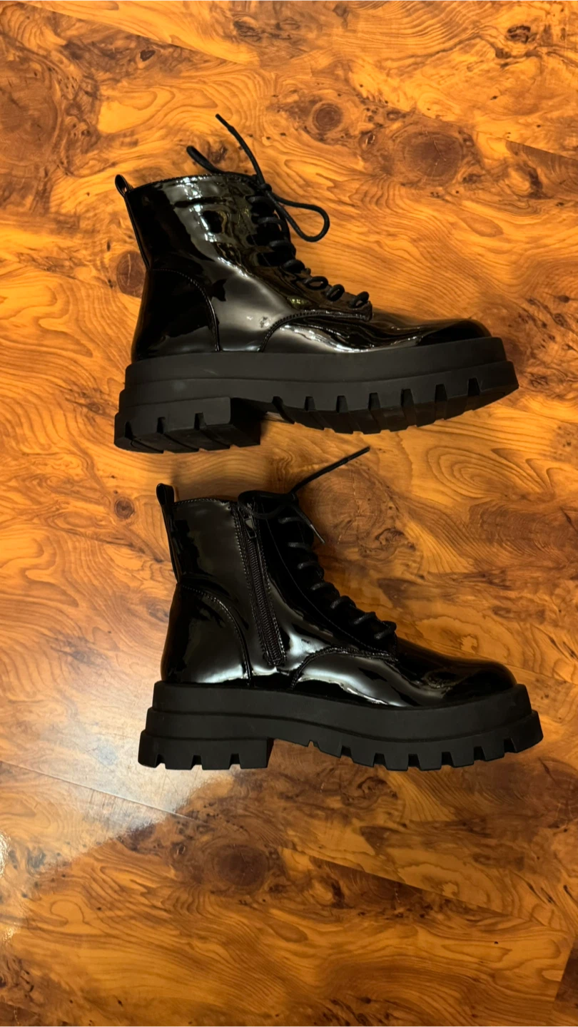 Black Patent Combat Boots Size 7 - photo 3