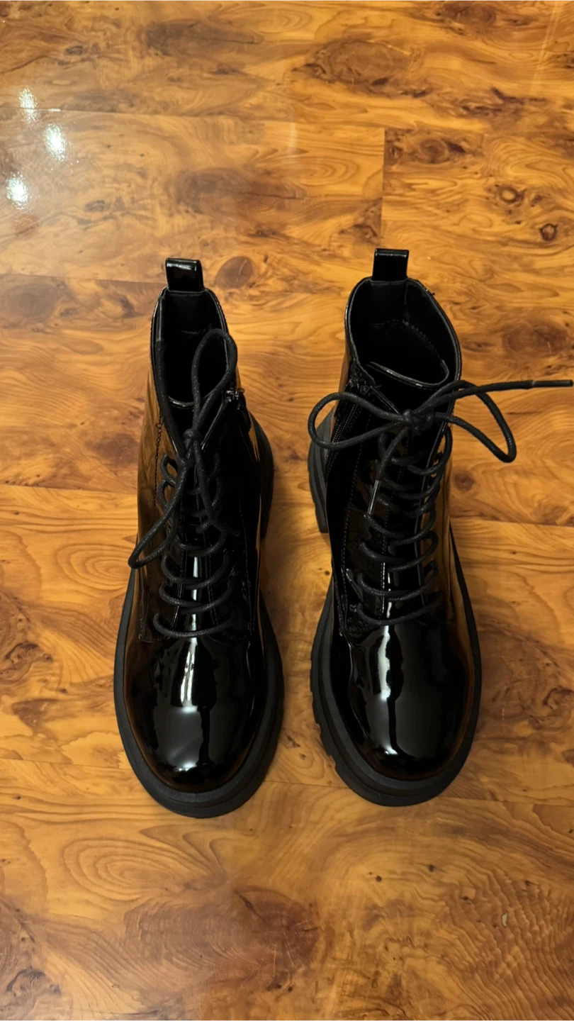 Black Patent Combat Boots Size 7 - photo 4