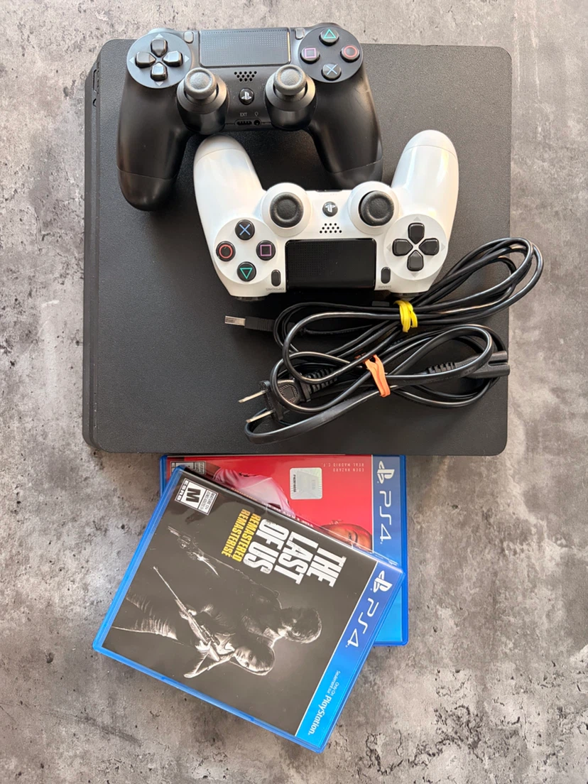Sony PlayStation 4 Slim console bundle