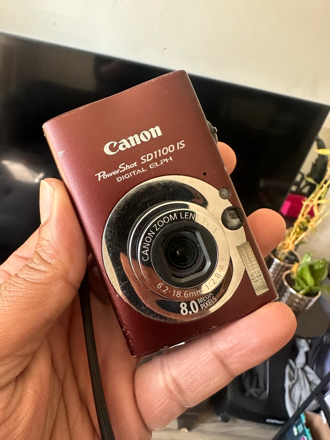 Canon PowerShot SD1100 IS Digital ELPH with Charger