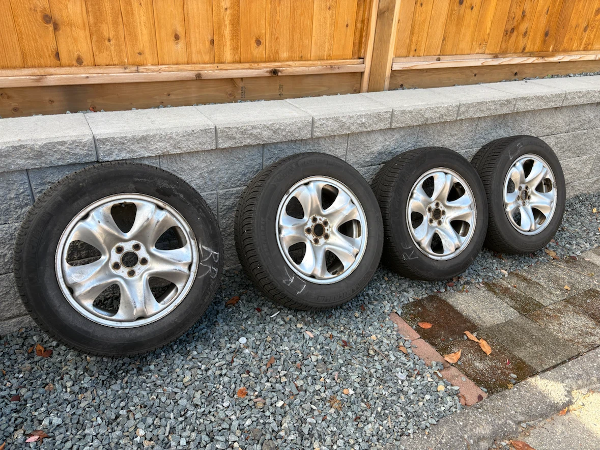 Set of 4 Michelin X-Ice Tires 225/60R17