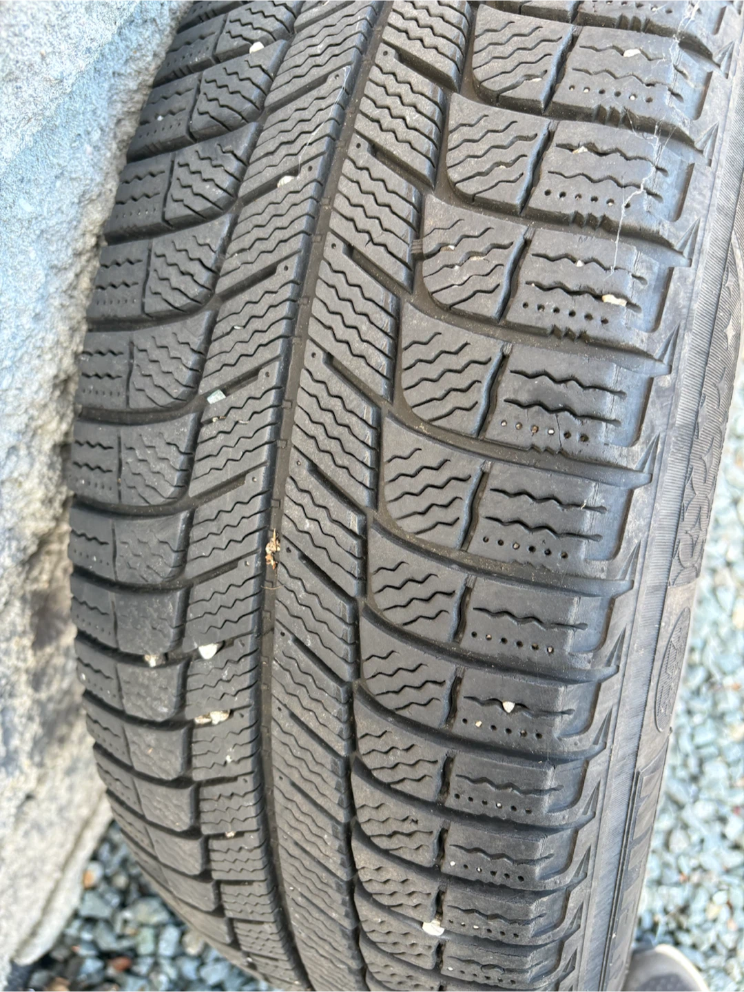 Set of 4 Michelin X-Ice Tires 225/60R17 - photo 2