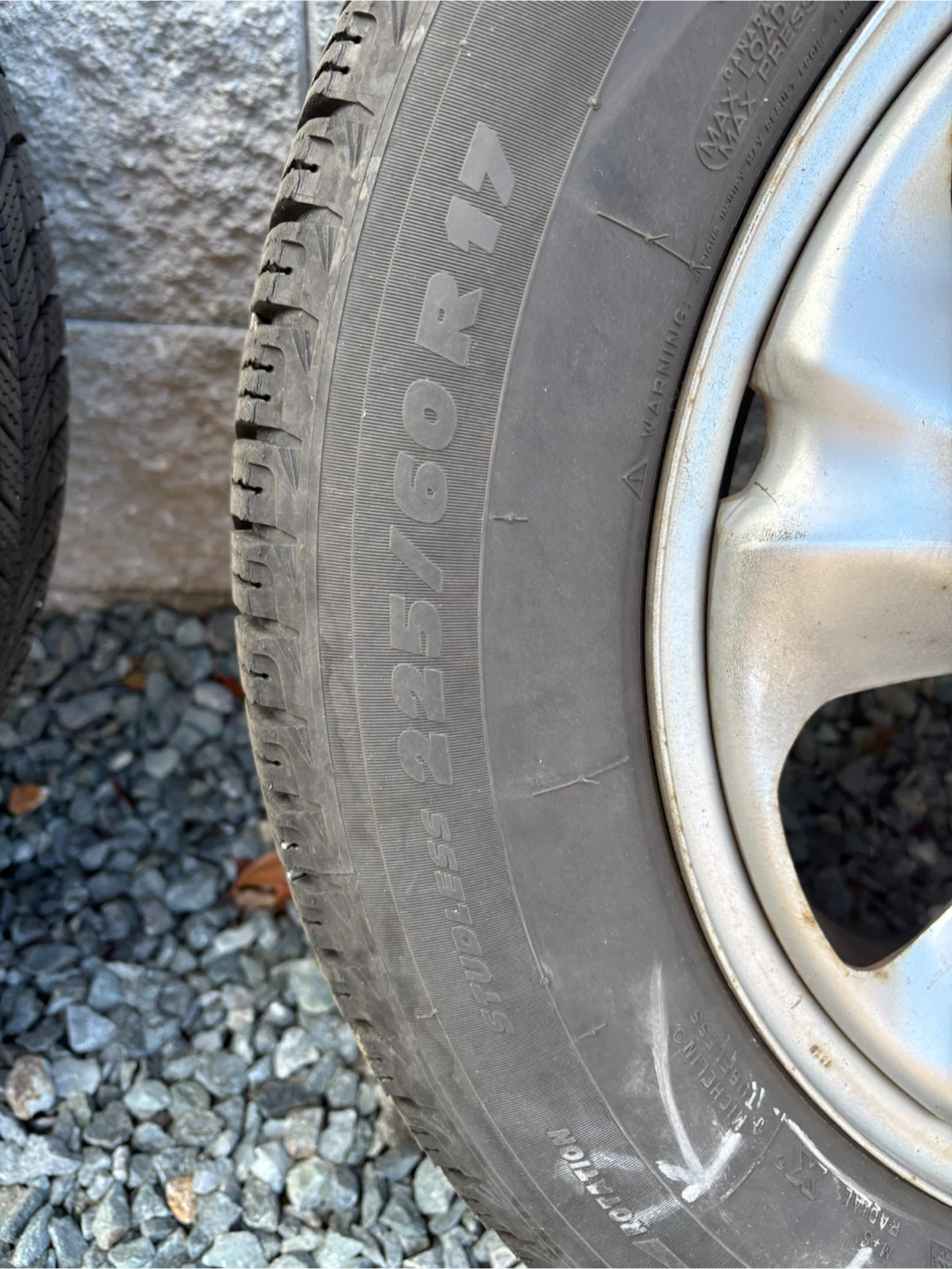 Set of 4 Michelin X-Ice Tires 225/60R17 - photo 3