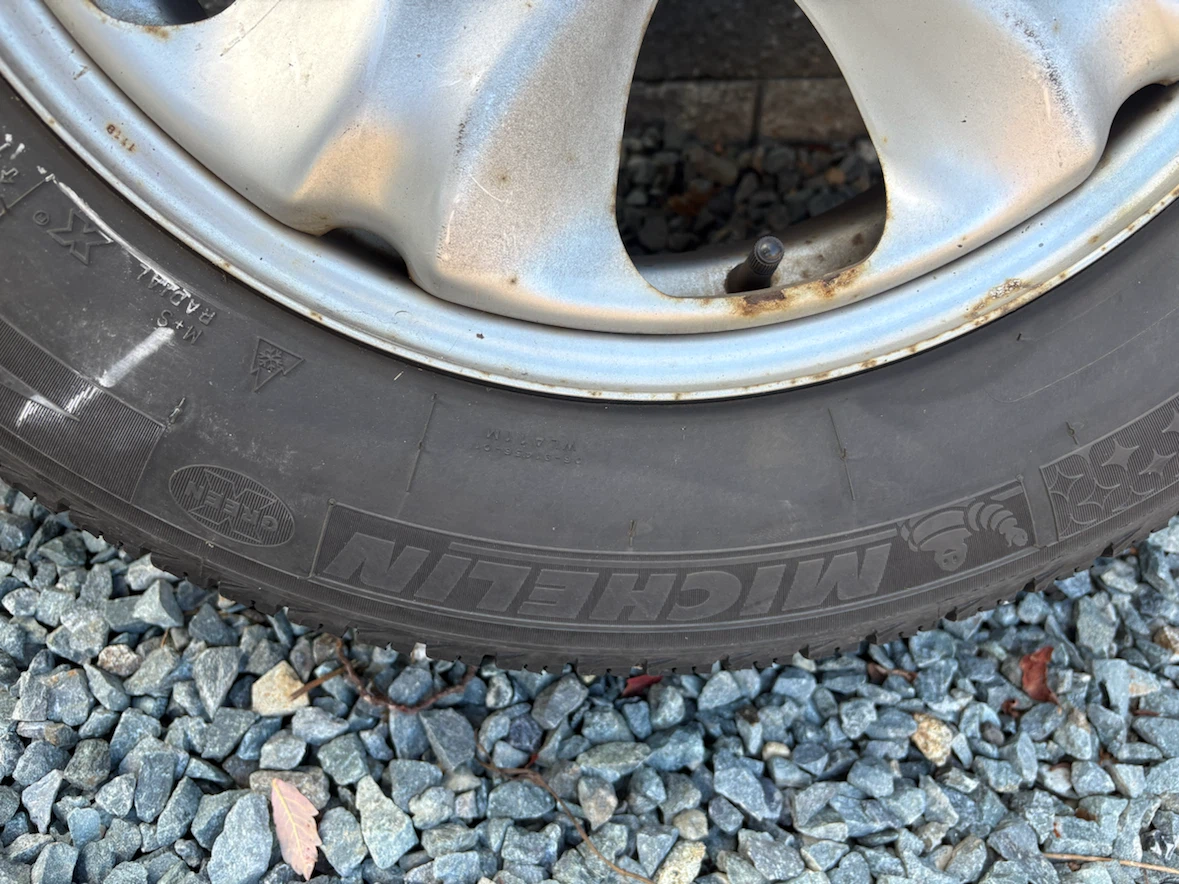 Set of 4 Michelin X-Ice Tires 225/60R17 - photo 4