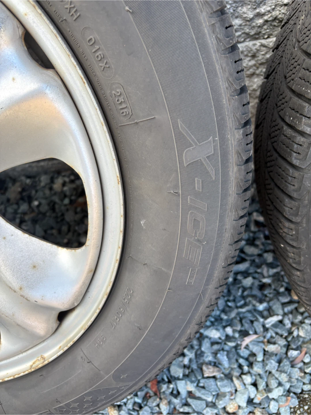 Set of 4 Michelin X-Ice Tires 225/60R17 - photo 5