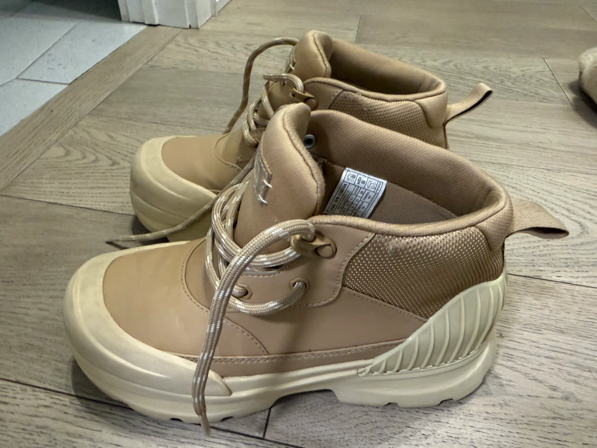 UGG Boots Size 6 - photo 2