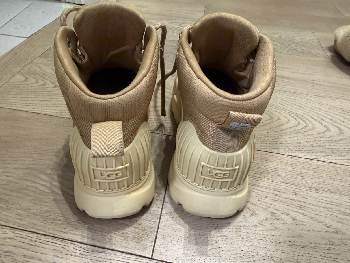 UGG Boots Size 6 - photo 3