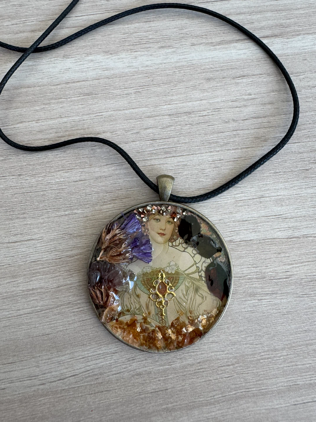 Art Nouveau Style Resin Pendant Necklace