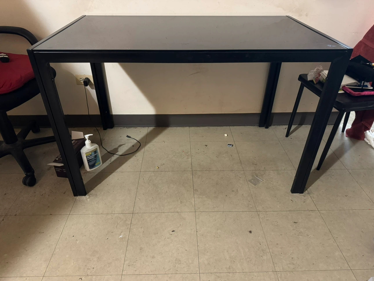 Table .. black glass tabletop