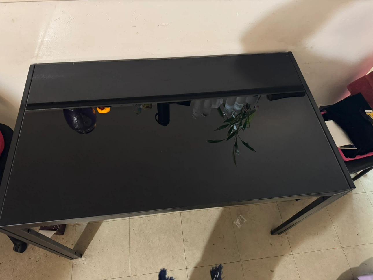 Table .. black glass tabletop - photo 2